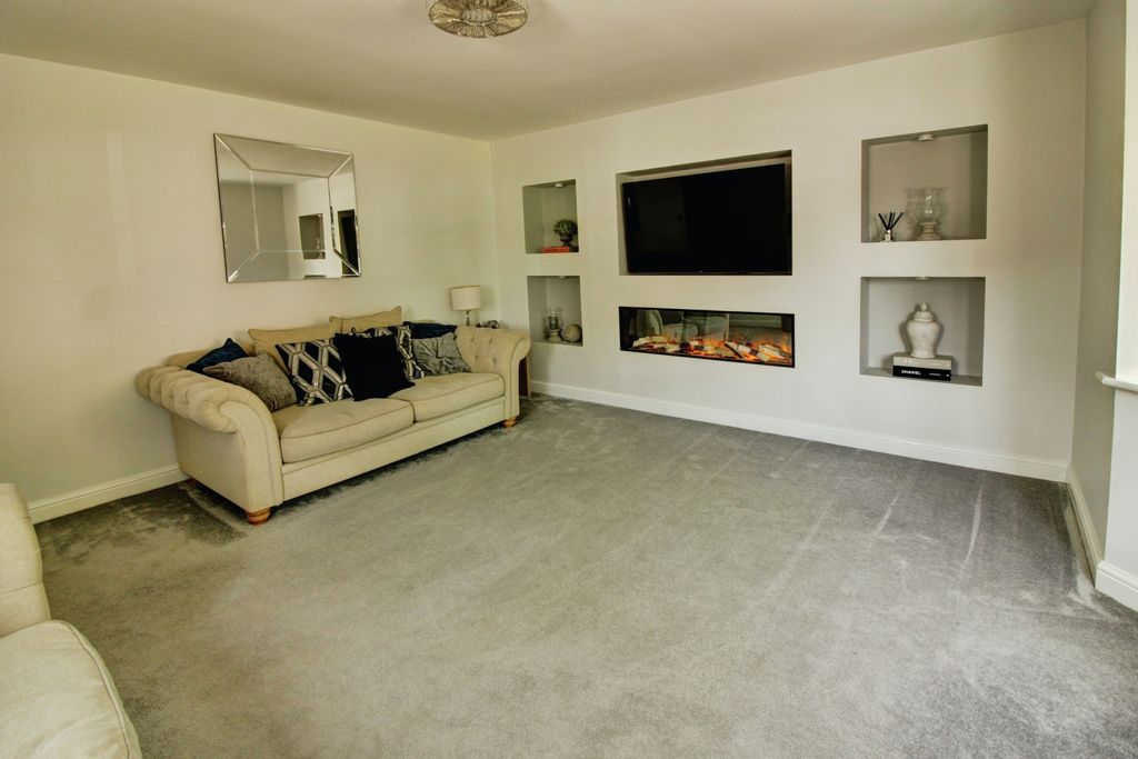 Additional image 6 of 4 bed detached house for saleSelwyn Road, Burntwood WS7