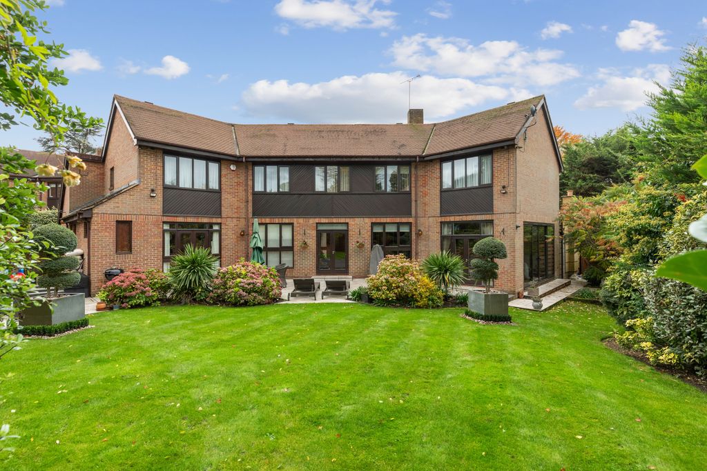 Additional image 3 of 4 bed detached house for saleLaurino Place, Bushey WD23
