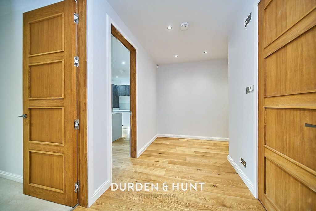 Additional image 19 of 2 bed flat for saleEden Avenue, Chigwell IG7
