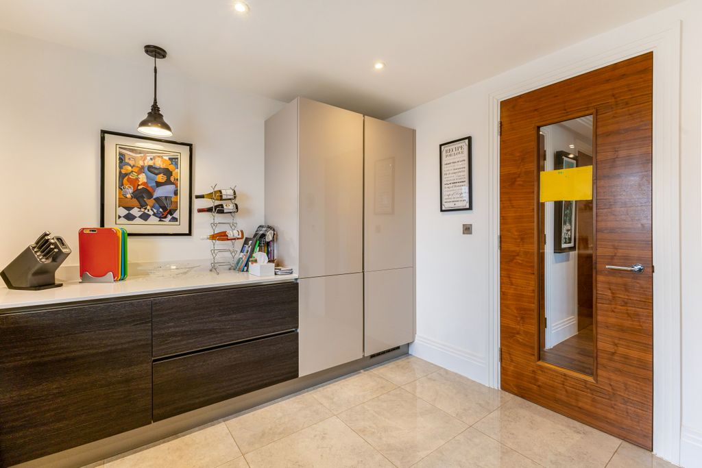 Additional image 21 of 2 bed flat for saleSparrows Herne, Bushey WD23