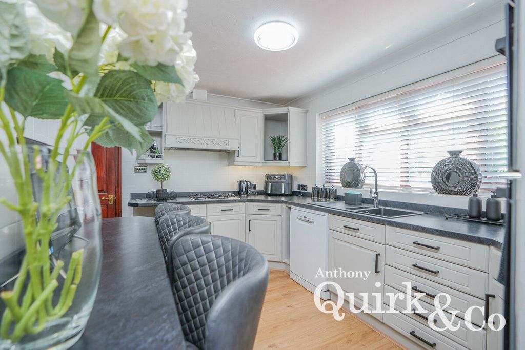 Additional image 4 of 4 bed detached house for saleLarup Avenue, Canvey Island SS8