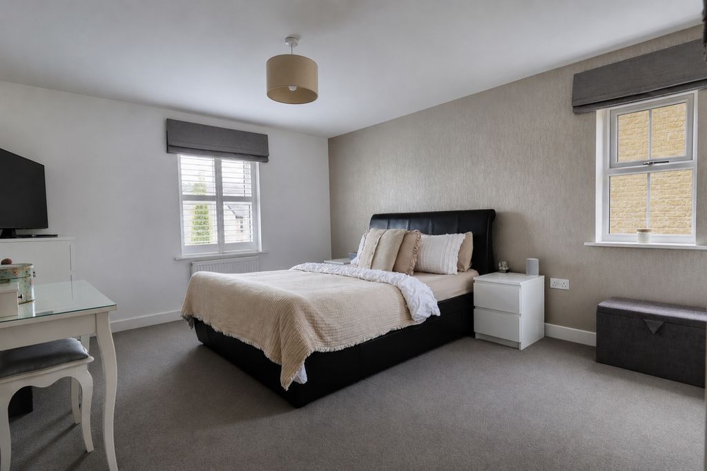 Additional image 18 of 4 bed detached house for sale71 Swinbrook Road, Carterton OX18