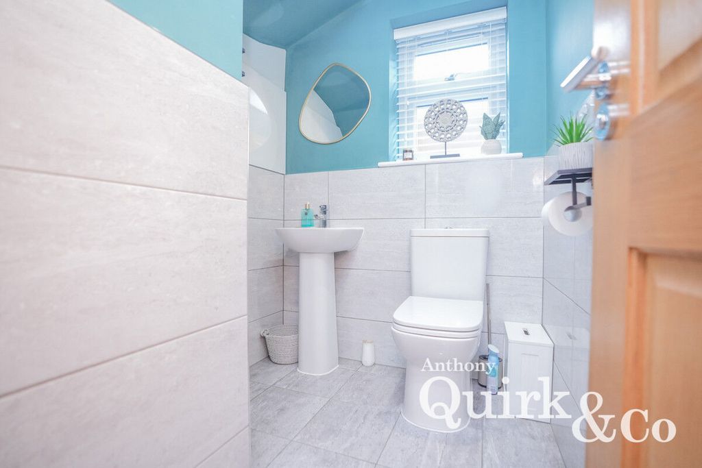 Additional image 10 of 4 bed detached house for saleChurch Parade, Canvey Island SS8