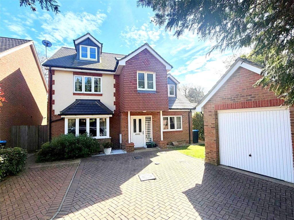 4 bed detached house for saleHawthorne Gardens, Caterham, Surrey CR3