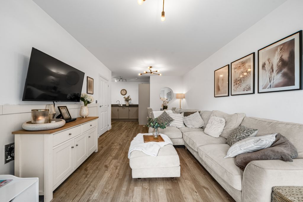 Additional image 6 of 2 bed flat for saleChertsey, Surrey KT16
