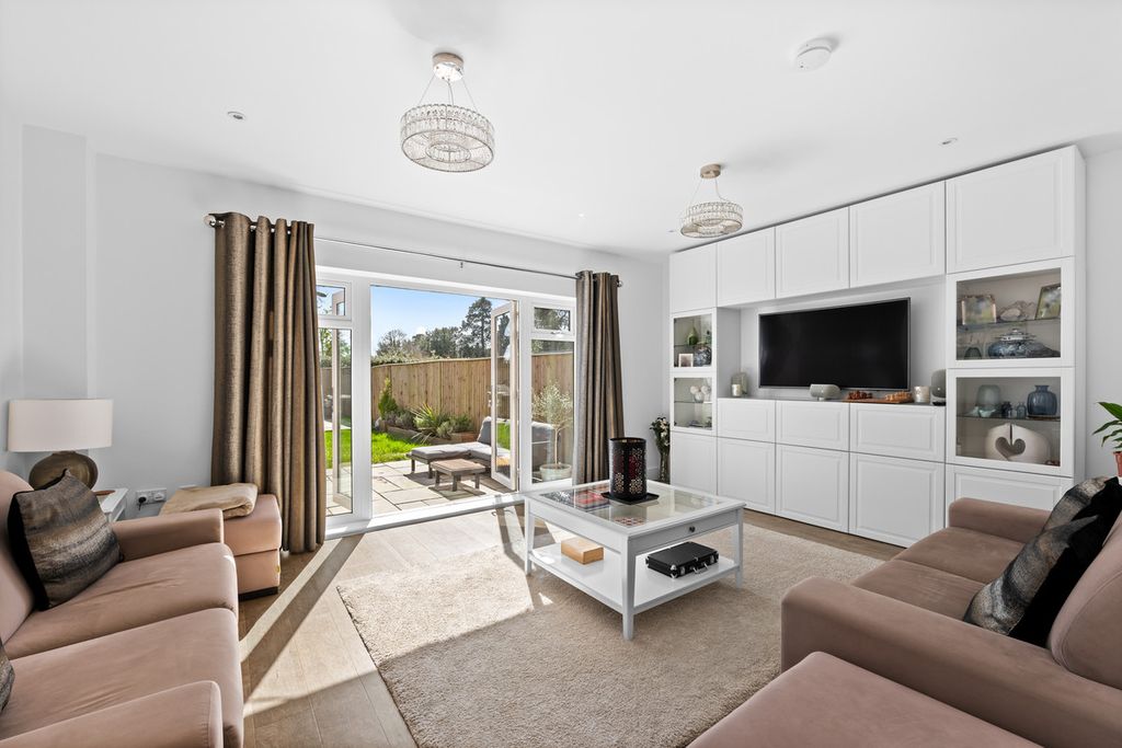 Additional image 2 of 4 bed detached house for salePorkele Place, Caterham CR3