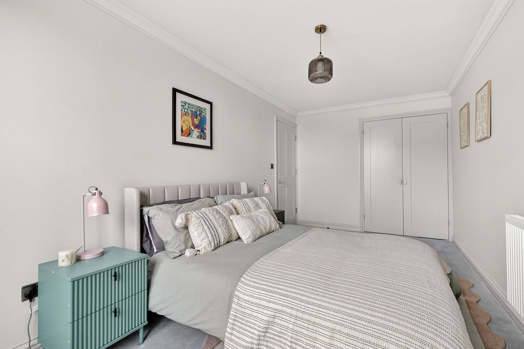 Additional image 8 of 2 bed flat for saleGuildford Street, Chertsey KT16