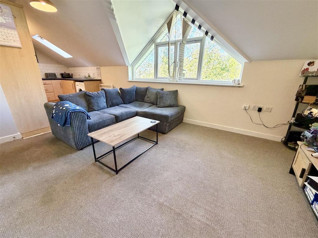 Additional image 3 of 2 bed flat for saleChapel Lane, Kippax, Leeds LS25