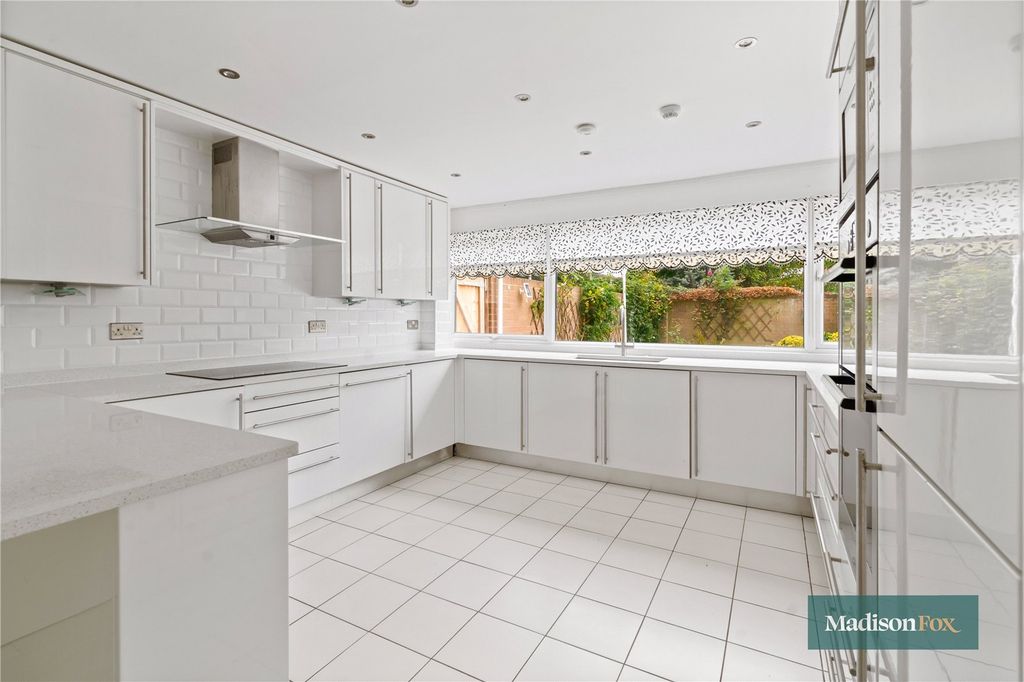 Additional image 6 of 2 bed flat for saleThe Bowls, Chigwell, Essex IG7