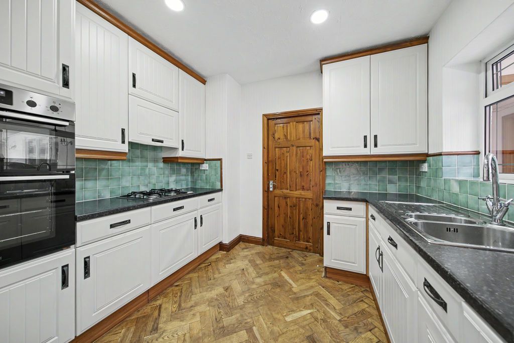 Additional image 11 of 4 bed detached house for saleWhitecotes Lane, Walton, Chesterfield S40
