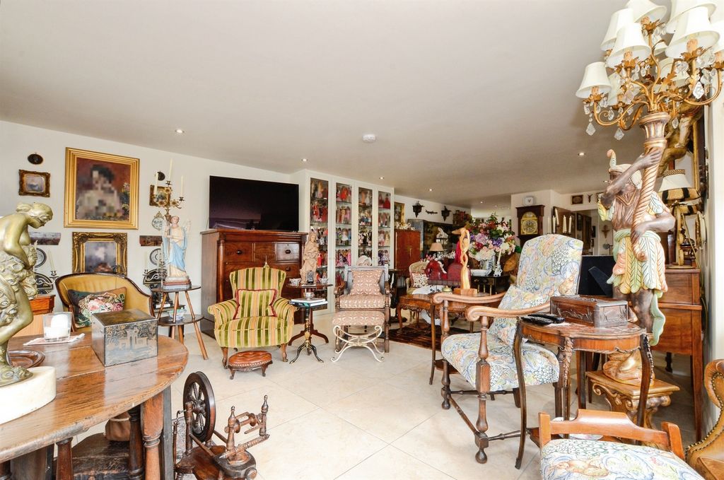 Additional image 27 of 3 bed penthouse for saleMarlborough Drive, Bushey WD23