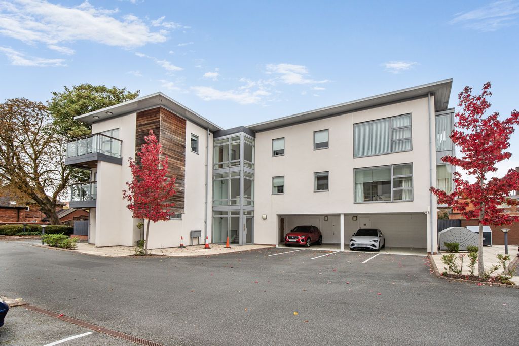 2 bed flat for saleDee Hills Park, Chester CH3
