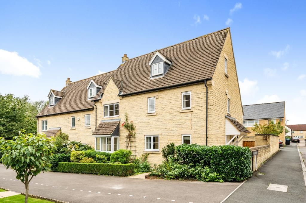 5 bed semi-detached house for saleShilton Park, Carterton, Oxfordshire OX18
