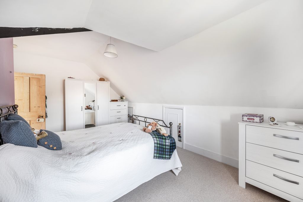 Additional image 4 of 2 bed flat for saleHarestone Hill, Caterham CR3