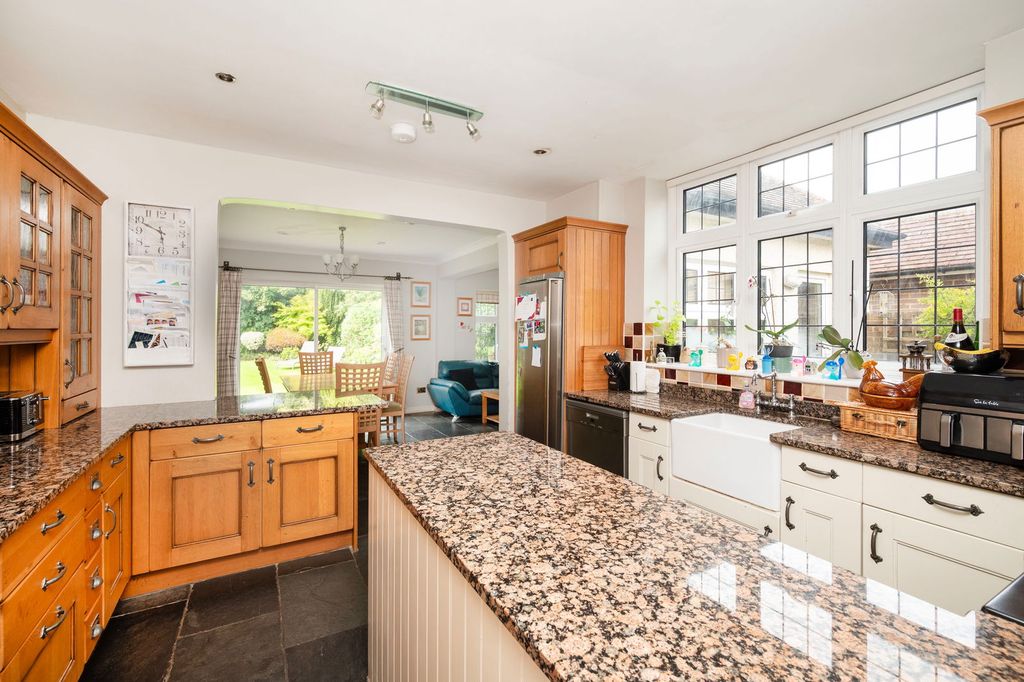Additional image 6 of 5 bed detached house for saleHeathfield Road, Bushey WD23