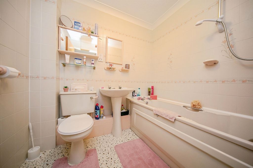 Additional image 9 of 2 bed flat for saleRosemary Road, Clacton-On-Sea CO15