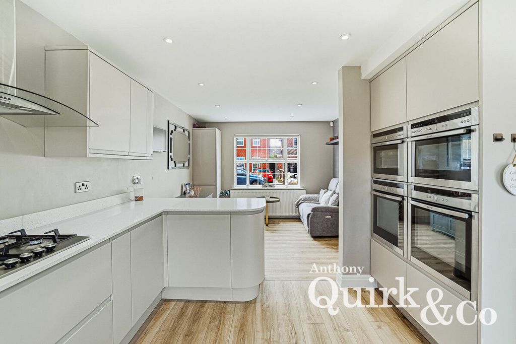 Additional image 10 of 4 bed detached house for saleSilver Point Marine, Canvey Island SS8