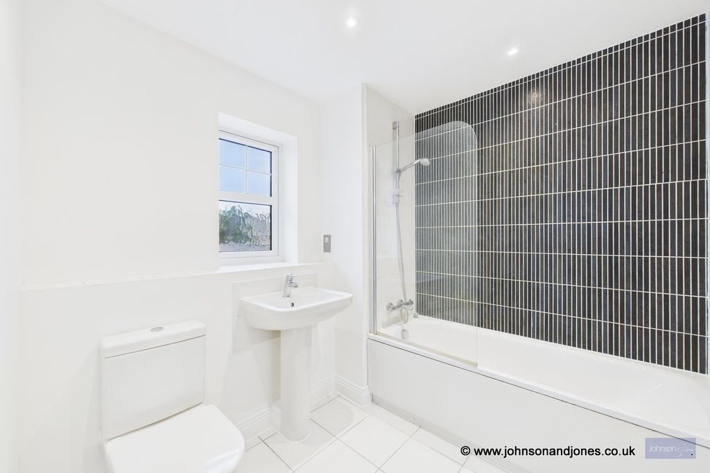 Additional image 18 of 4 bed detached house for saleKingfisher Close, Chertsey KT16