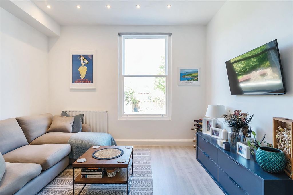 Additional image 2 of 2 bed flat for saleHigh Street, Carshalton SM5