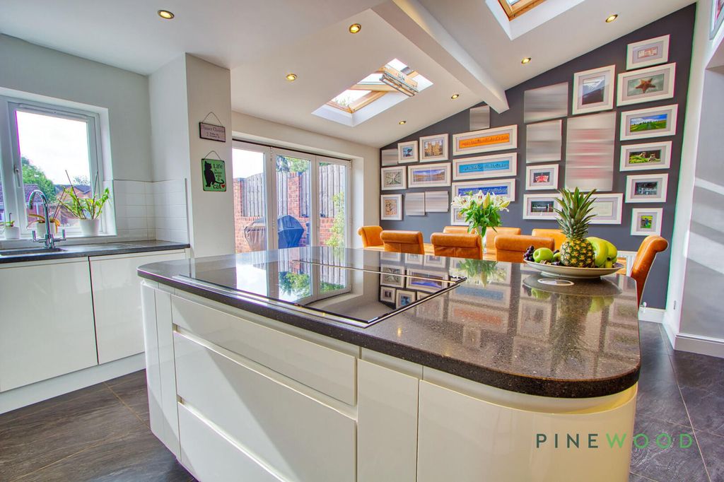 Additional image 7 of 5 bed semi-detached house for saleShaftesbury Avenue, Ashgate, Chesterfield, Derbyshire S40