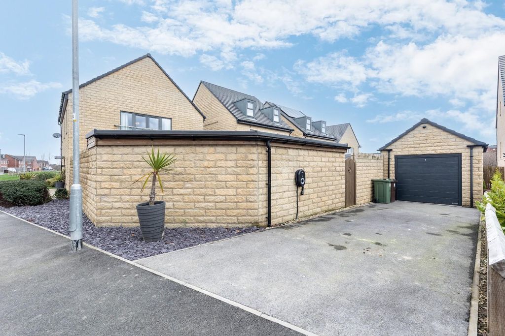 Additional image 18 of 4 bed detached house for salePlumpton Crescent, Castleford WF10