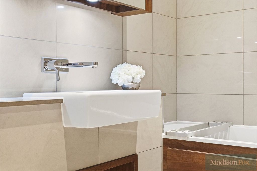 Additional image 22 of 2 bed flat for saleHigh Road, Chigwell, Essex IG7