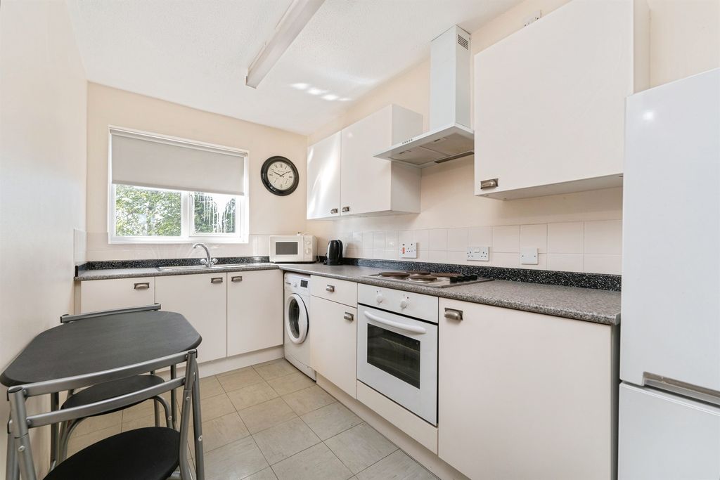 Additional image 3 of 2 bed flat for saleRobingoodfellows Lane, March PE15
