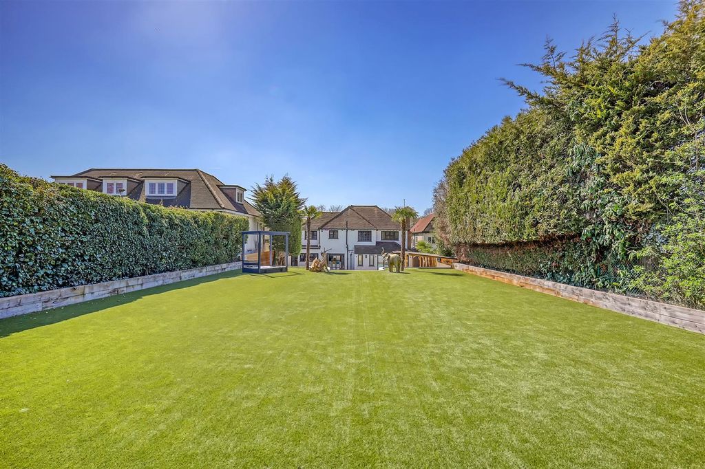 Additional image 37 of 4 bed detached house for saleCourtland Drive, Chigwell IG7