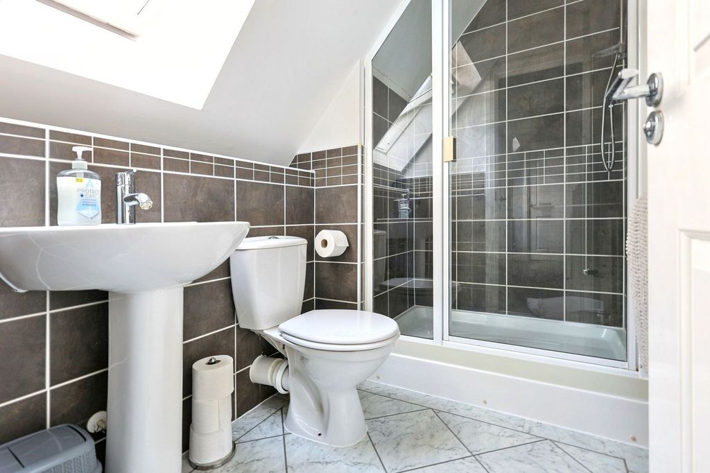 Additional image 20 of 5 bed detached house for saleBerryfield Way, Carterton OX18