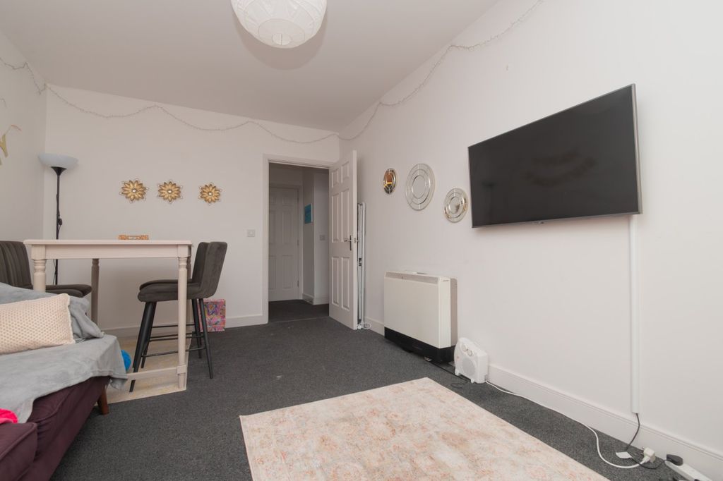 2 bed flat for saleDextor Close, Canterbury, Kent CT2 photo 5
