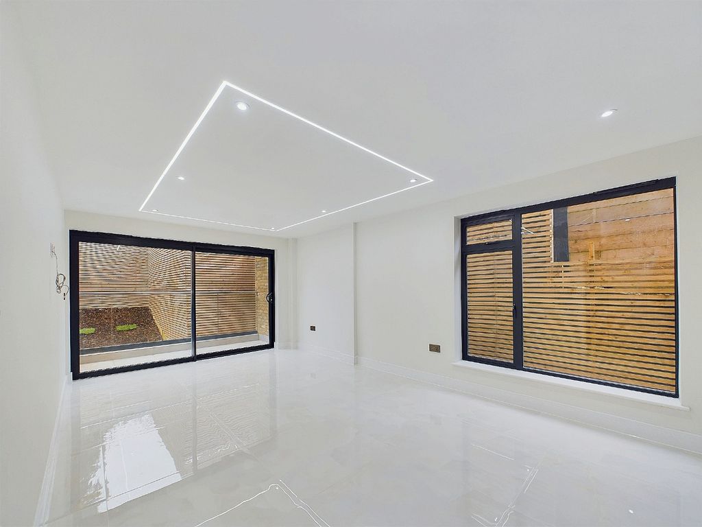 Additional image 5 of 2 bed flat for saleSilver Leaves, Southill Road, Chislehurst, Kent BR7