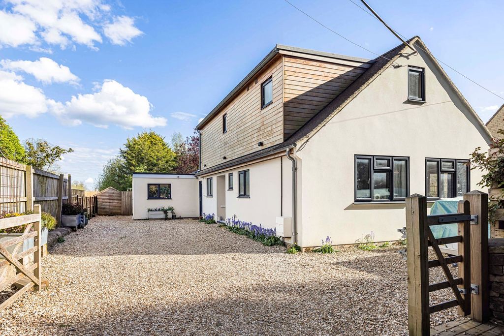 Additional image 19 of 4 bed bungalow for saleBarn Way, Cirencester, Gloucestershire GL7