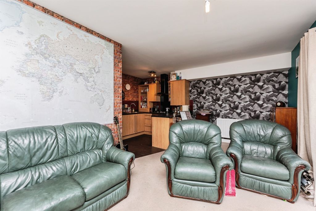 Additional image 11 of 2 bed flat for salePriory Chase, Pontefract WF8