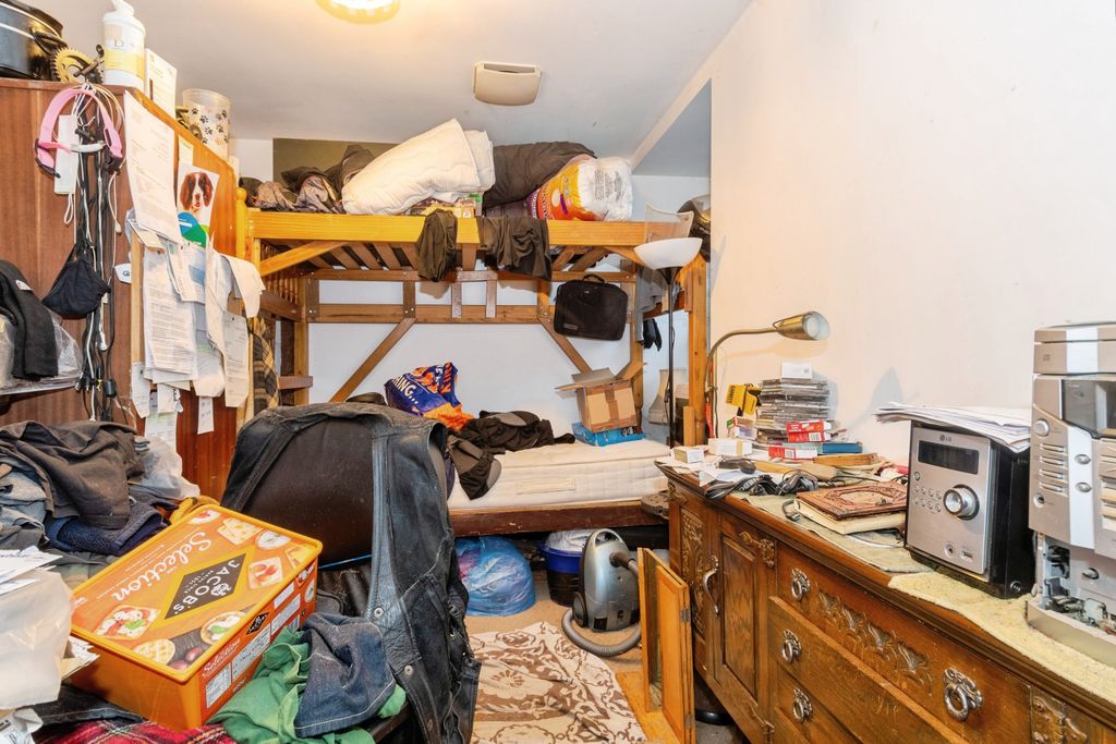 Additional image 8 of 2 bed flat for saleCommercial Street, Gunnislake PL18