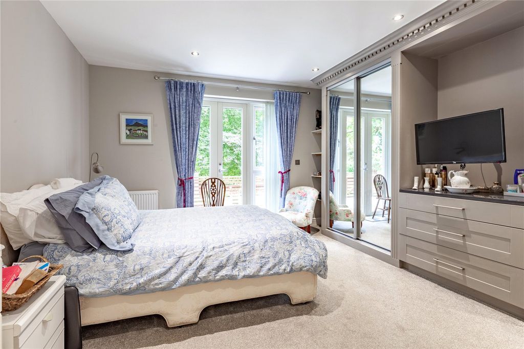 Additional image 7 of 2 bed flat for saleStratton Place, Stratton, Cirencester, Gloucestershire GL7