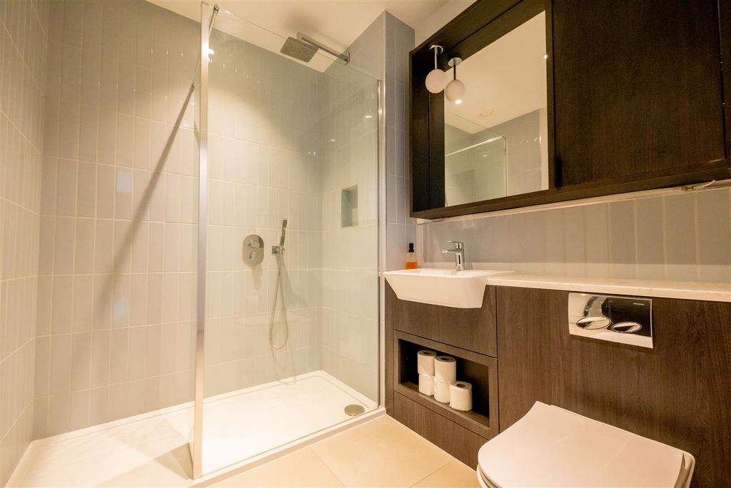Additional image 5 of 2 bed flat for salePembroke Broadway, Camberley GU15