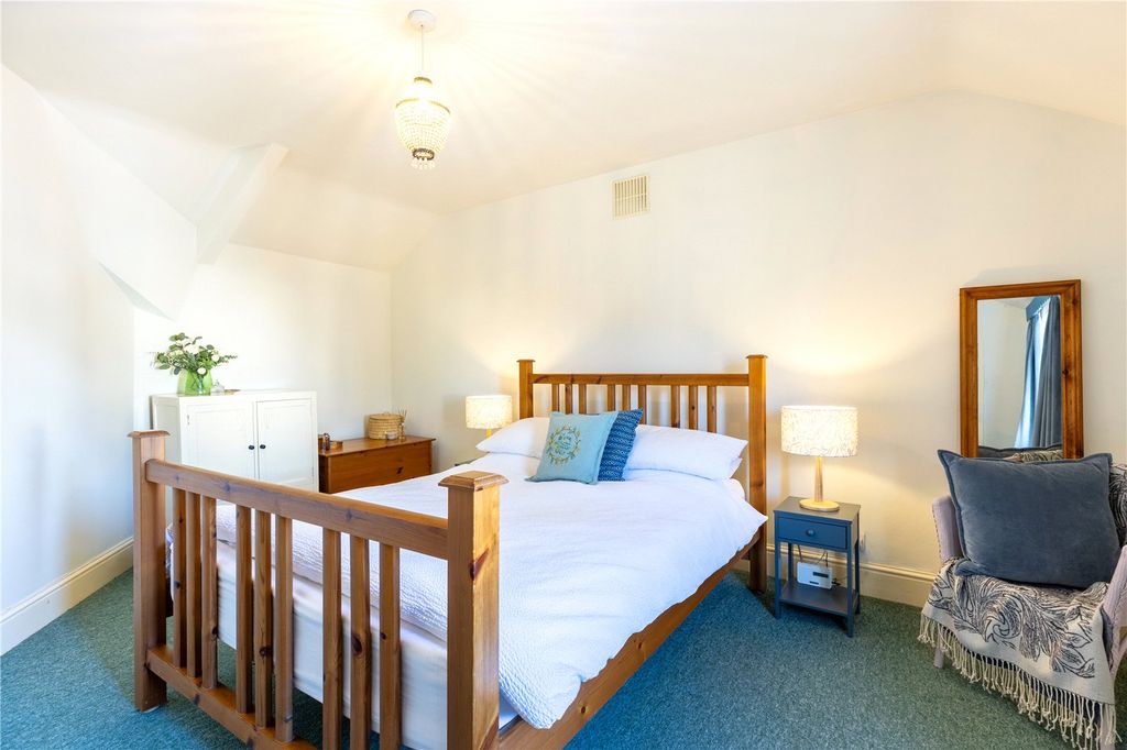 Additional image 5 of 2 bed flat for saleCheltenham Road, Cirencester, Gloucestershire GL7