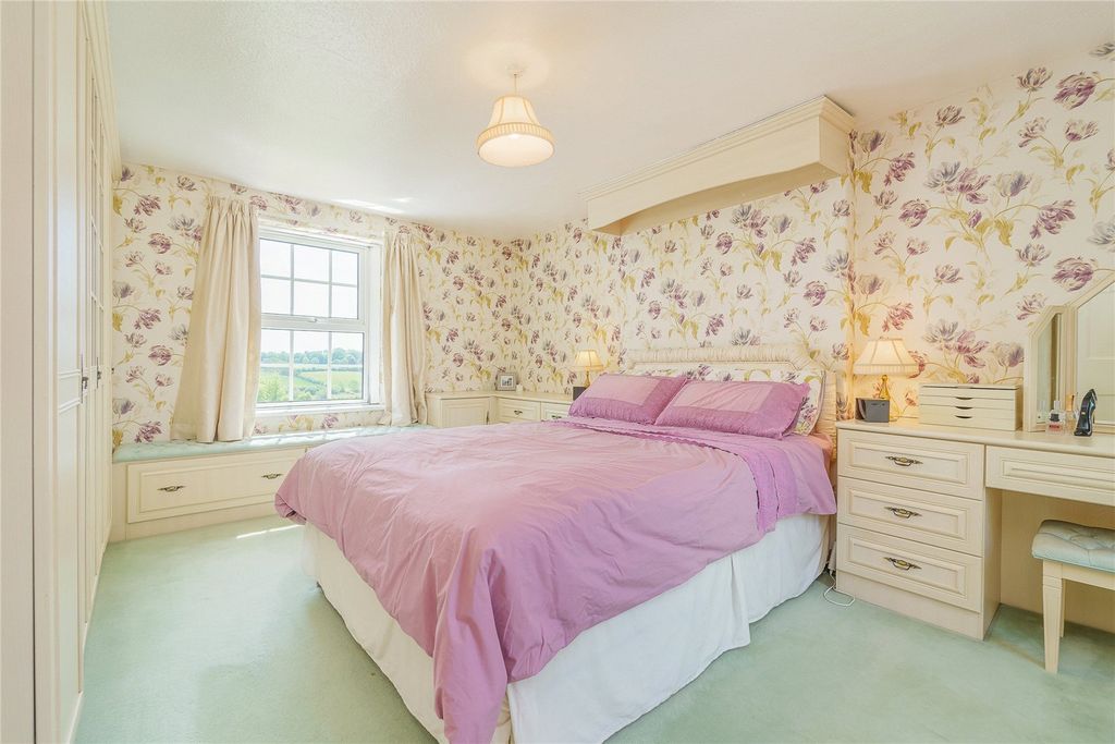 Additional image 13 of 7 bed equestrian for saleBackford, Chester CH2