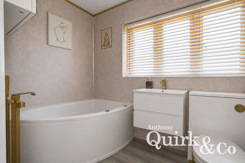 Additional image 29 of 4 bed detached house for salePrince William Avenue, Canvey Island SS8