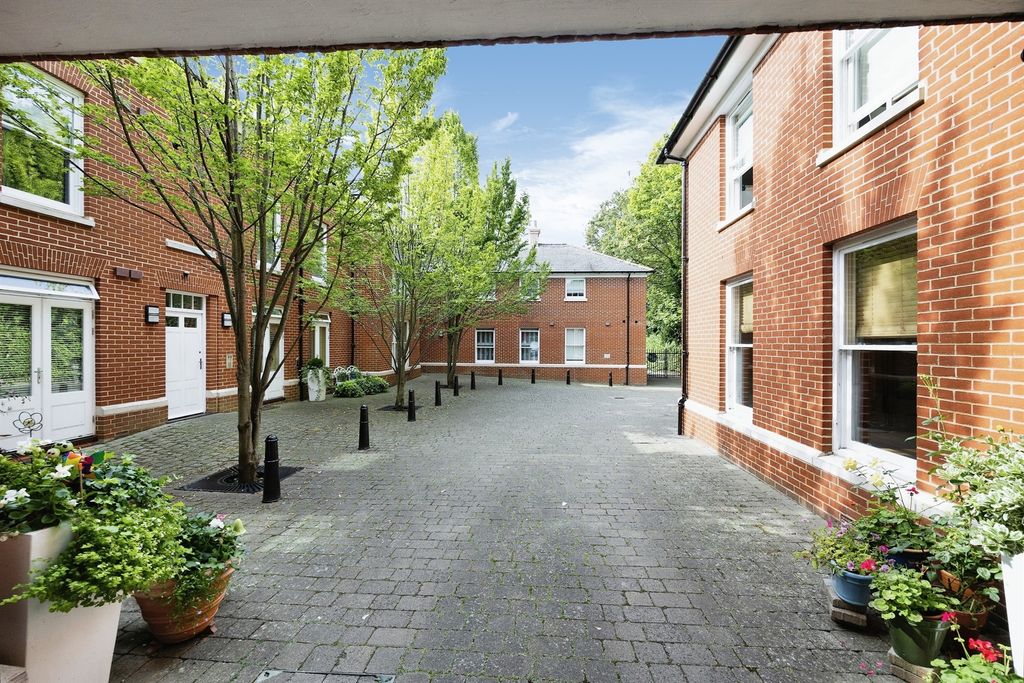 Additional image 15 of 2 bed flat for saleNew Dover Road, Canterbury CT1