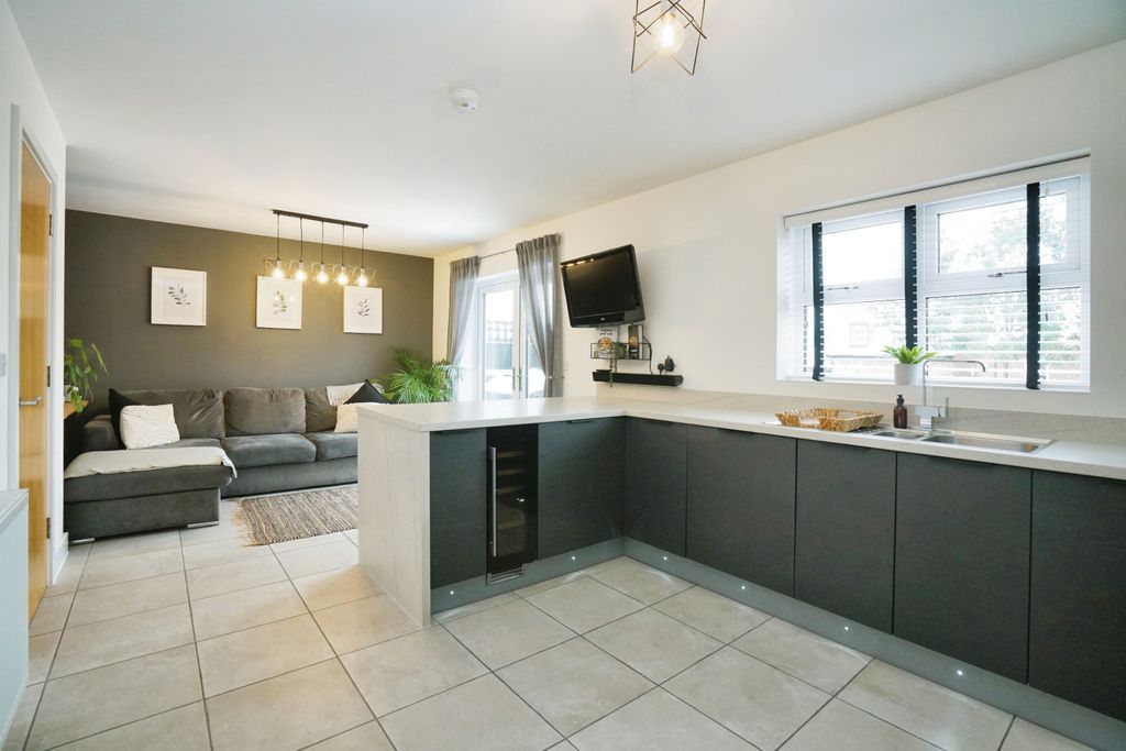 Additional image 2 of 5 bed detached house for saleRyeback Close, Burton-On-Trent DE15