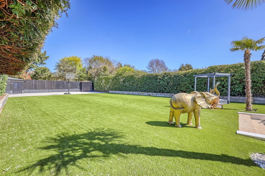 Additional image 36 of 4 bed detached house for saleCourtland Drive, Chigwell IG7