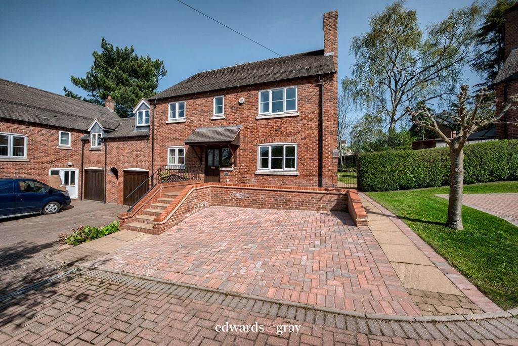 4 bed link detached house for saleNewton Road, Burton-On-Trent DE15