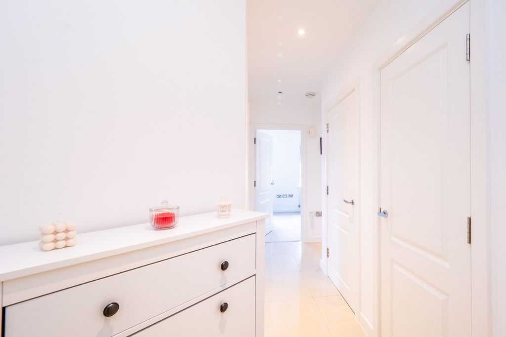 Additional image 17 of 2 bed flat for saleDiamond Jubilee Way, Carshalton, Surrey SM5