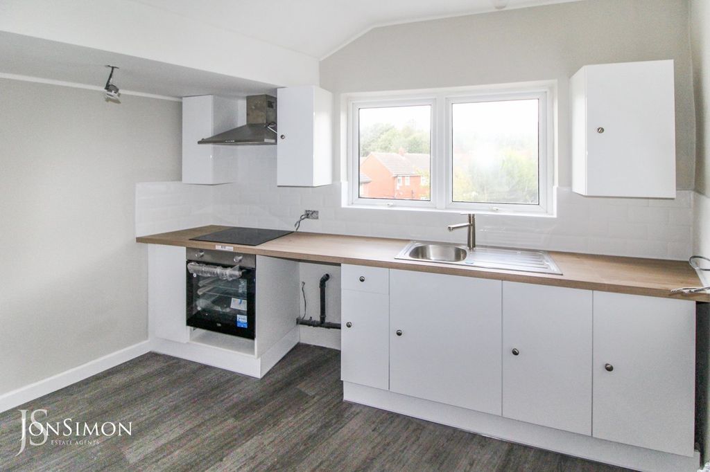 2 bed flat for saleWalmersley Old Road, Walmersley, Bury BL9 photo 4