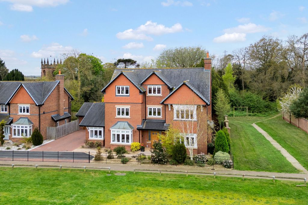 5 bed detached house for saleBronte Walk, Backford CH1