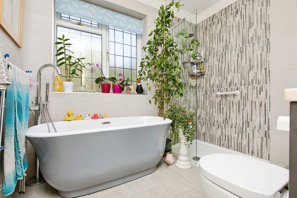 Additional image 6 of 4 bed detached bungalow for saleHighfield Drive, Burton-On-Trent DE15