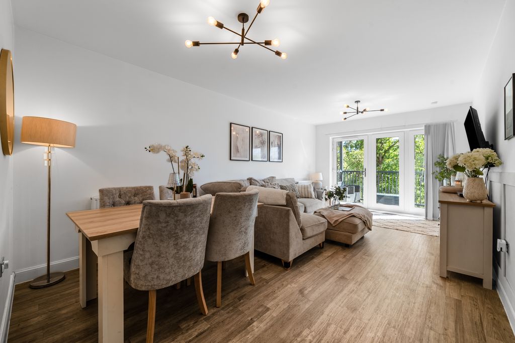 Additional image 5 of 2 bed flat for saleChertsey, Surrey KT16