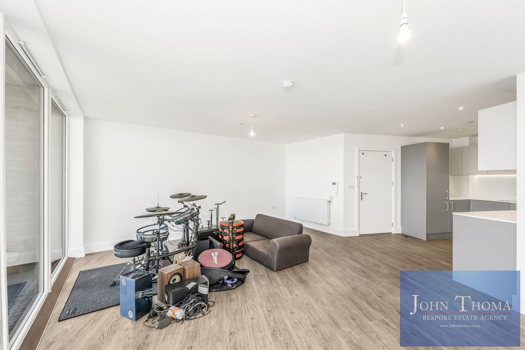 Additional image 6 of 2 bed flat for saleHyneholt House, Manford Way, Chigwell IG7