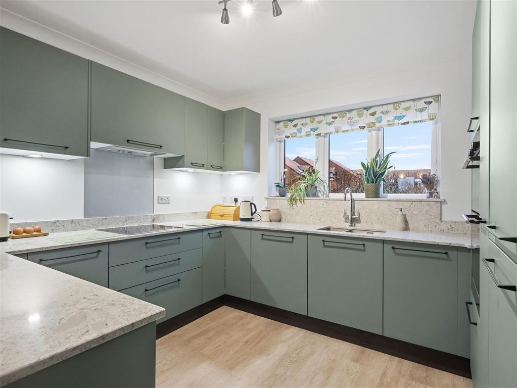 Additional image 6 of 5 bed town house for saleAsquith Close, Christchurch BH23